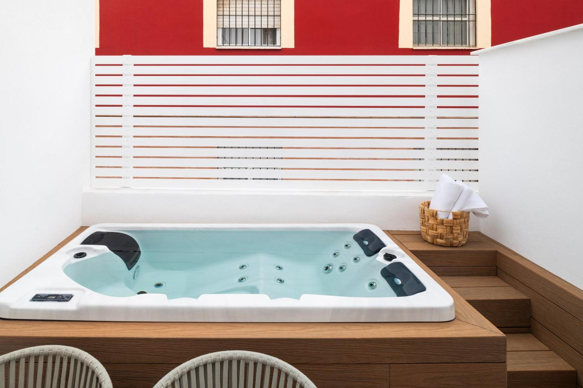 Magno Apartments Santa Clara - Private Terraces With Jacuzzi Севилья Экстерьер фото