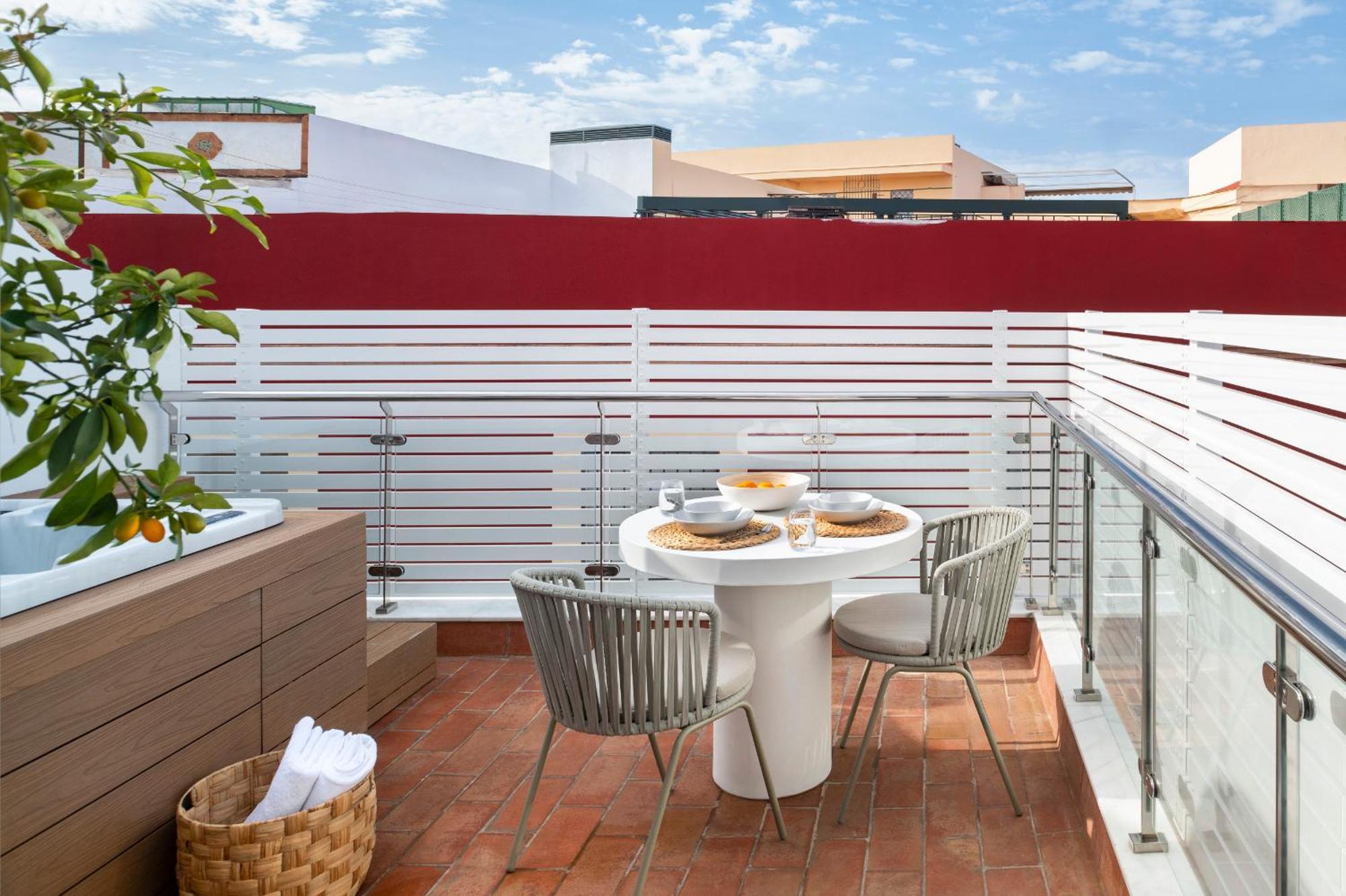 Magno Apartments Santa Clara - Private Terraces With Jacuzzi Севилья Экстерьер фото