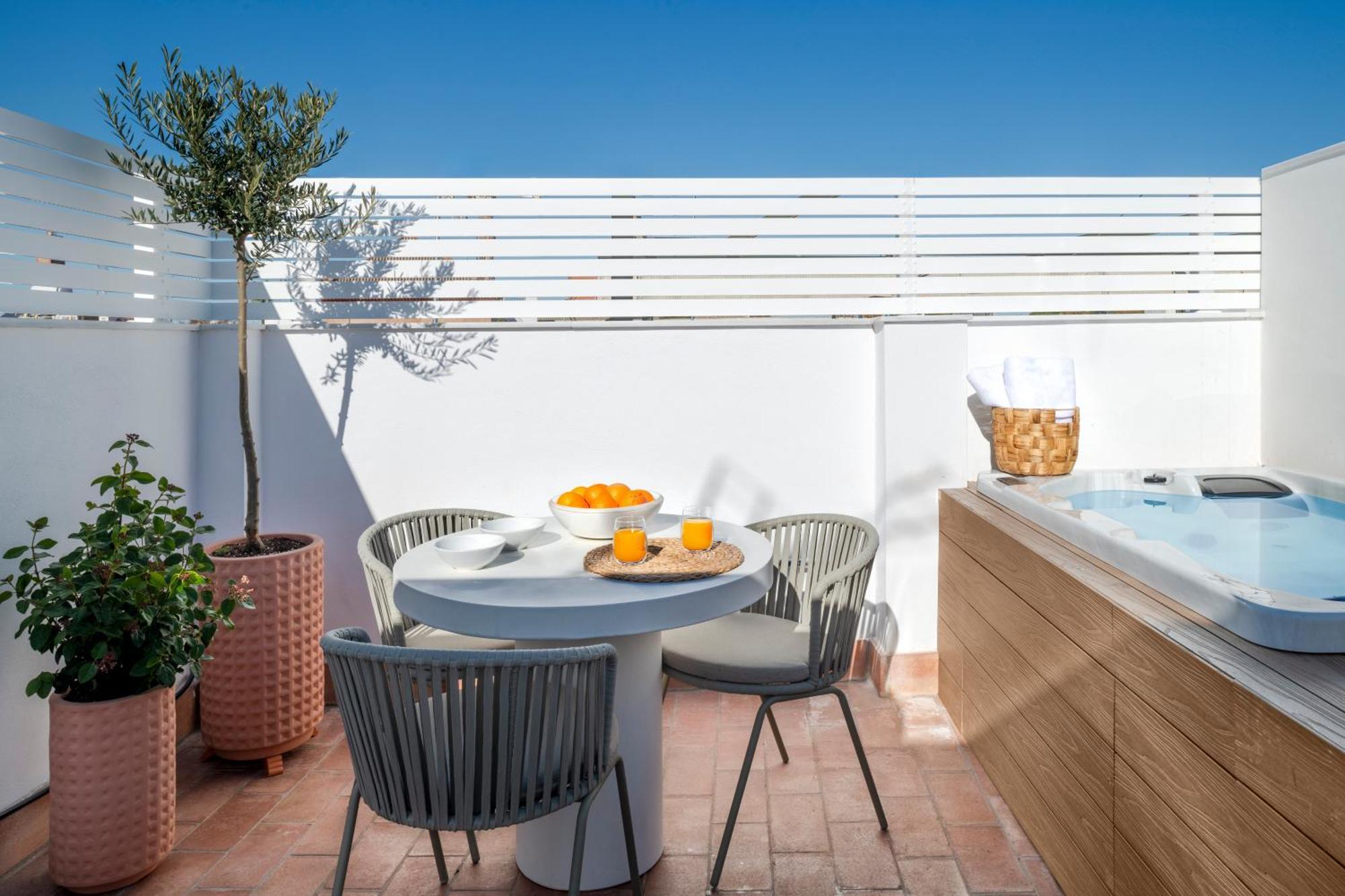 Magno Apartments Santa Clara - Private Terraces With Jacuzzi Севилья Экстерьер фото